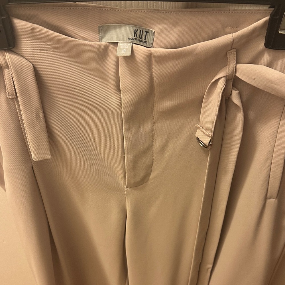 Kut from the Kloth Light Beige Pants, wide leg. 10
